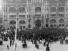 Versammlung vor dem Rathaus